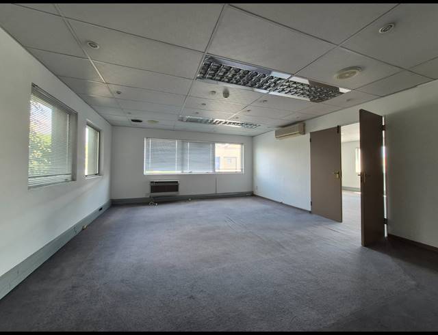 1,669M² OFFICE FOR SALE IN SUNNINGHILL